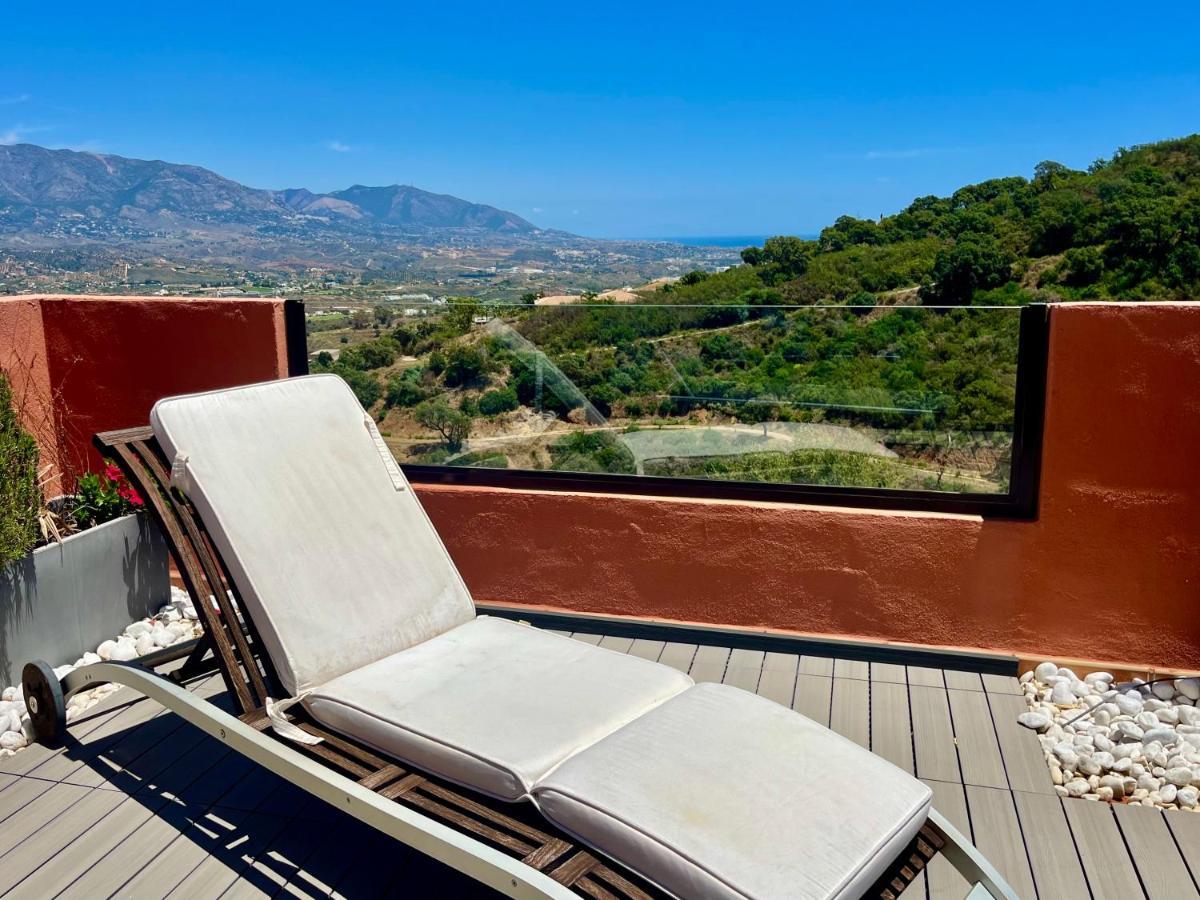 Bright Apartment In The Hills Of Elviria Малага Екстер'єр фото