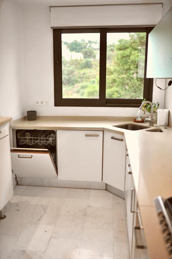 Bright Apartment In The Hills Of Elviria Малага Екстер'єр фото